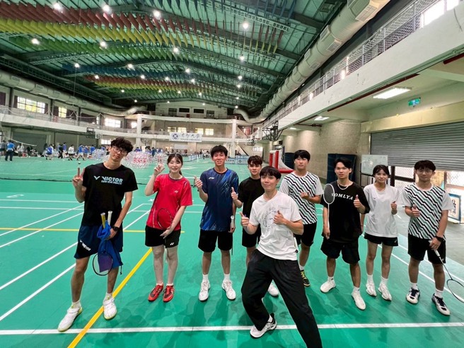 開南學生與龍華科技大學的 4 位國際學生跨校組隊。（開南大學提供）