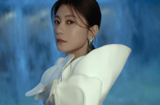 賈靜雯15日出席金雞獎現身，這段期間隻字未提老公修杰楷逃兵被起訴一事。（圖／賈靜雯微博）