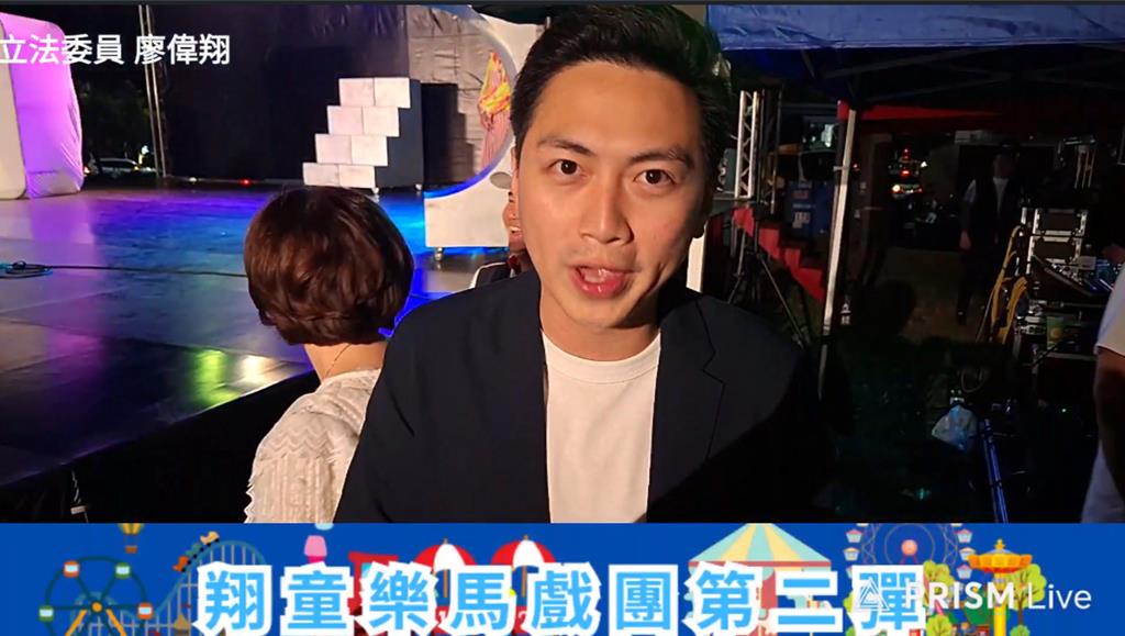 驚險!翔童樂馬戲團充氣城堡突塌 家長「徒手」撐氣墊救娃