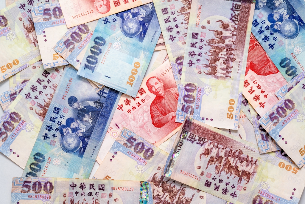 阮慕驊不信台灣沒半導體會亡 質疑經濟學人：憑大麥克指數就斷言台灣病主因？