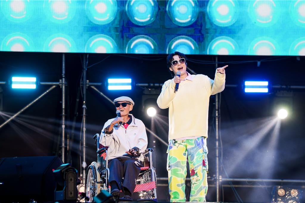 蕭煌奇趕場「開太快」被開紅單!「目中無人」登場前先嚇到警衛