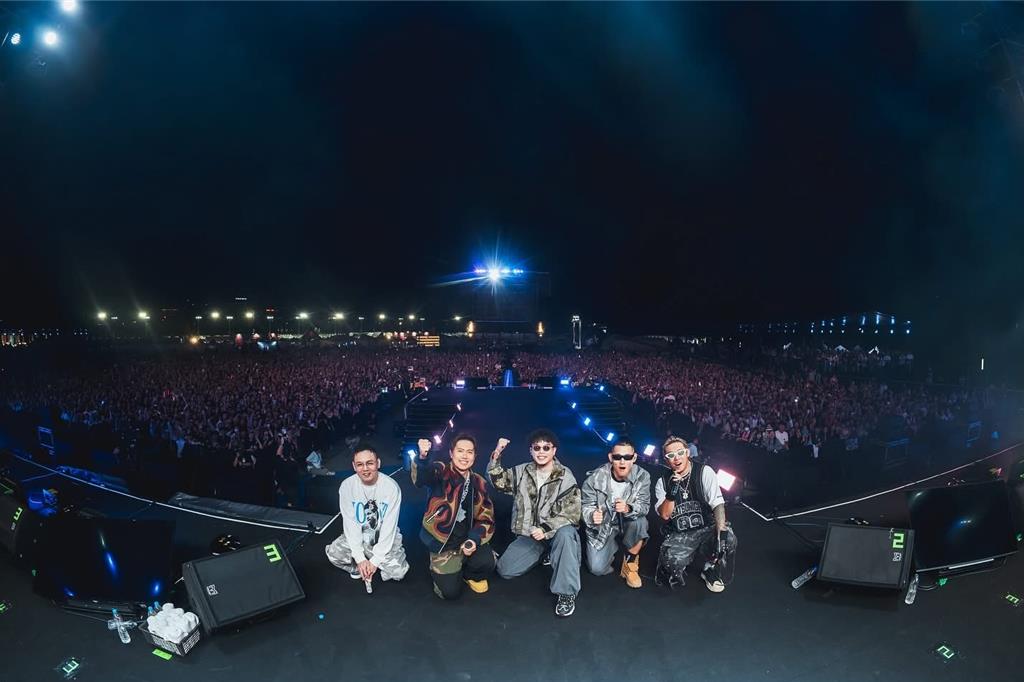 玖壹壹成軍16年盼世界看見 草屯囝仔阿倉衝鐵人競賽睡2小時登台