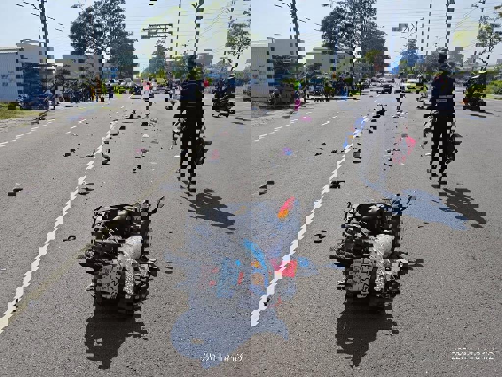 台南善化台1線公路發生2機車相撞，2名騎士噴飛，造成1死1傷，肇事原因警方調查中。（民眾提供／郭良傑台南傳真）