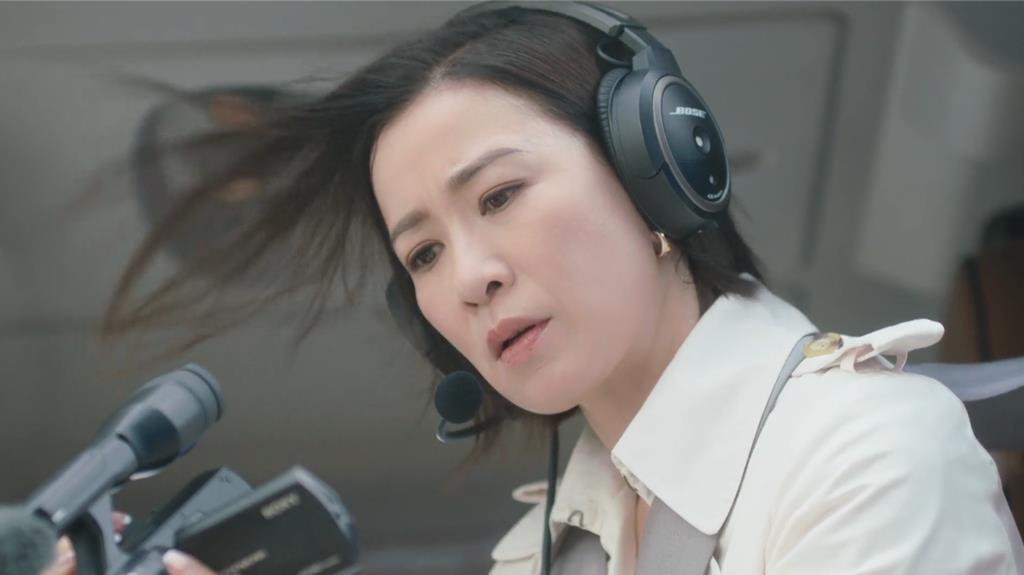 佘詩曼「Man姐」強勢回歸!8樓高空搏命開直升機門還說好玩