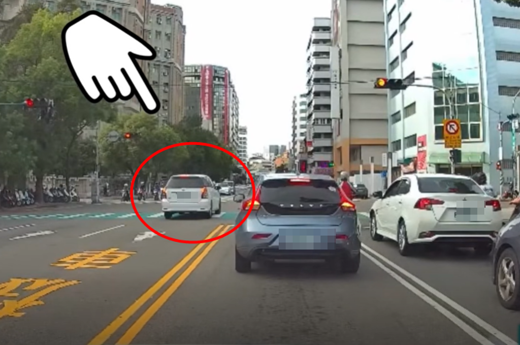 故意的?三寶自闢「調撥車道」 逆向行駛、等紅燈超詭異