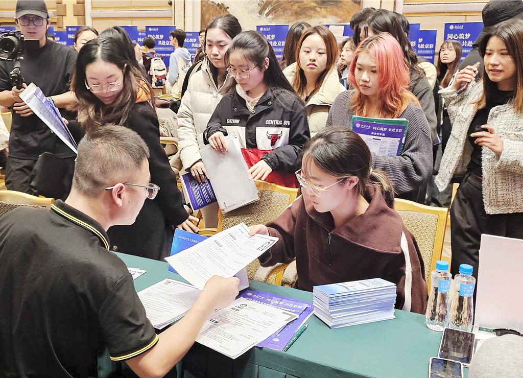 陸企積極招攬台青 科技大廠老董揭35歲天花板現實