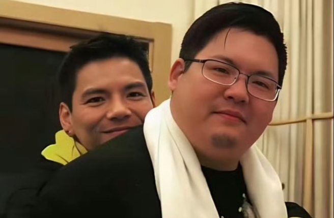 向太爆料,向佐小時候曾弟弟出氣,結果把外國小朋友的手打斷。(圖/翻攝微博)