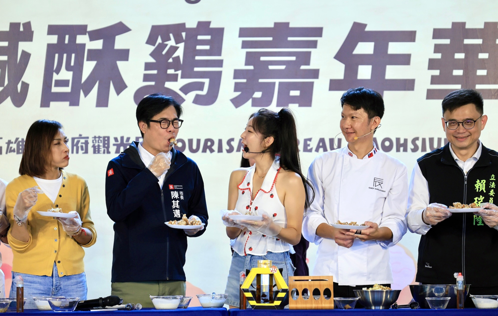 陳其邁耍壞?餵食安芝儇到一半「急煞撤回」 調皮畫面曝光