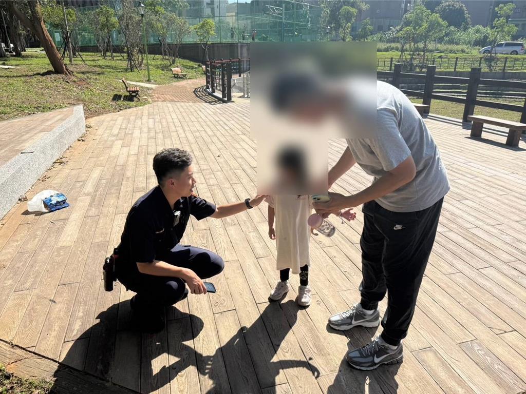 遊樂設施太好玩!桃園3歲女童公園走散嚇哭 警助回父親懷抱