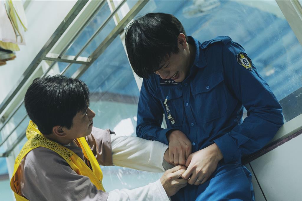 金鐘男配黃迪揚監獄權勢猥褻 邱以太不敢反抗:全身都被摸透