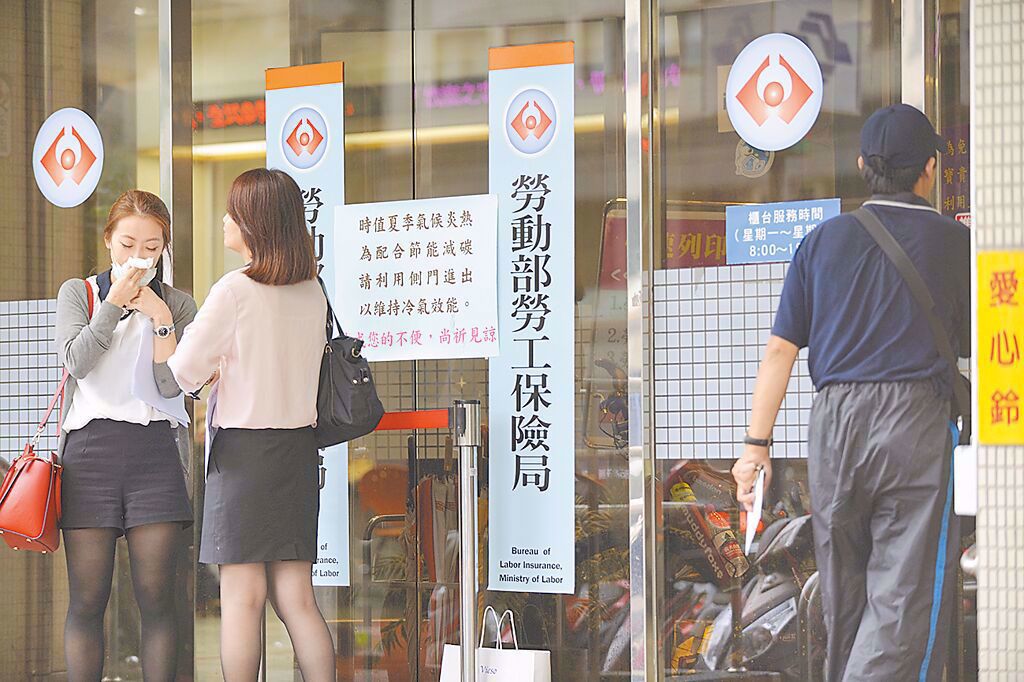 勞保120年恐破產!藍綠都喊撥補入法 勞動部卻不提案惹議