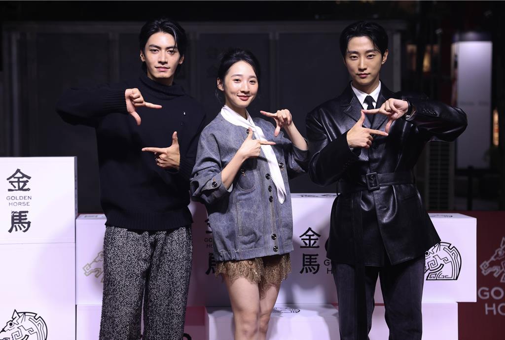 振永河邊寬衣解帶超害羞 宋柏緯也看呆:胸肌太搶戲了