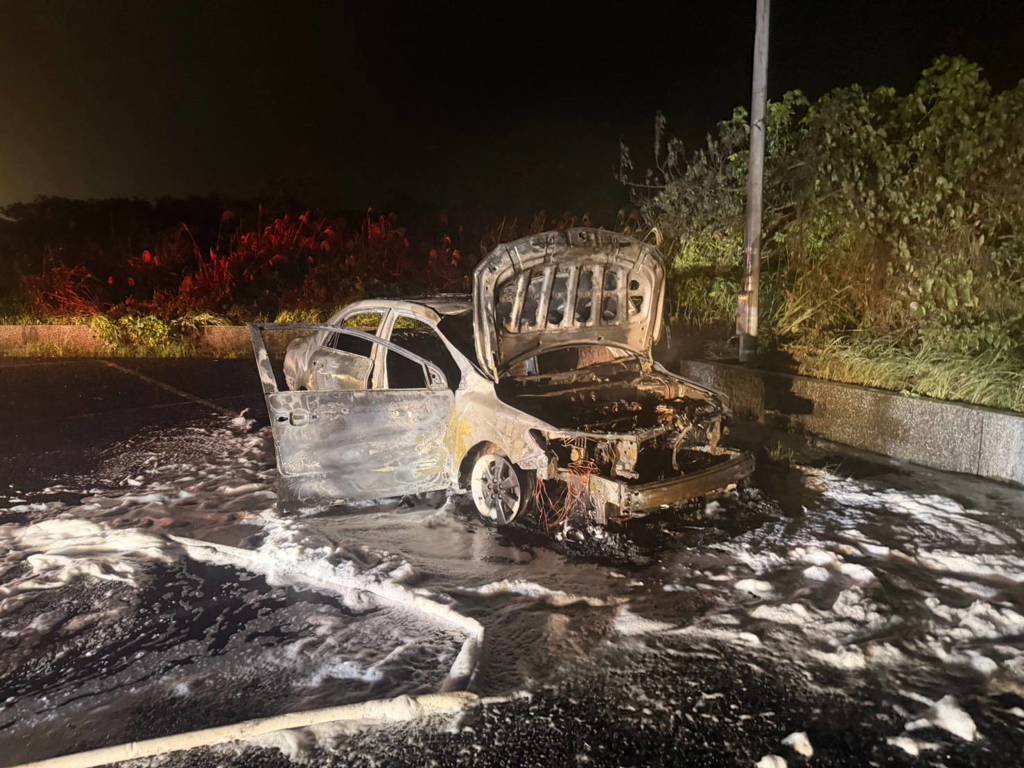 疑車內輕生引發火燒車 31歲駕駛燒燙傷送醫