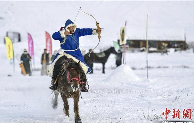7萬人口邊境小城將迎80萬遊客！新疆布爾津掀冰雪旅遊熱潮。（中新網）