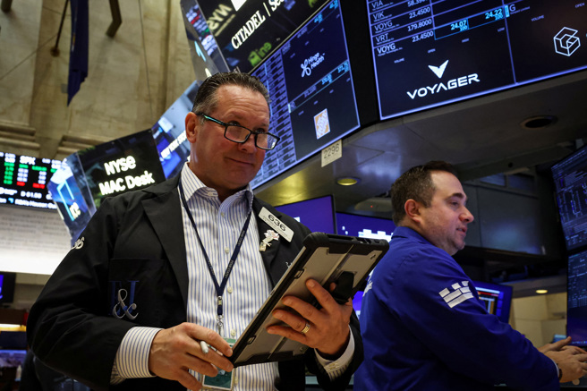 周一美股早盤主要指數小幅震盪。（圖／路透社）