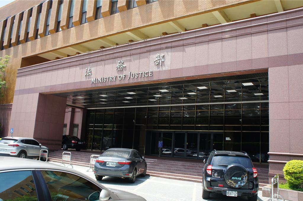 律師替當事人請假被駁 打電話譙法官「智障」、「及掰」下場出爐