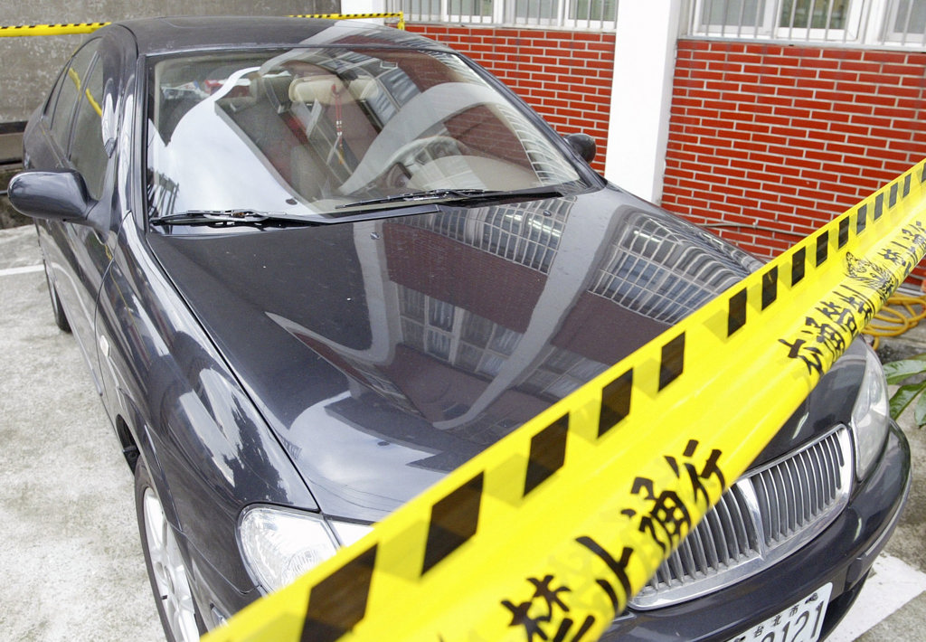 運屍奇案1》陳進興妻舅殺女友 藏屍座車亂逛邀媒體採訪 運進刑事局投案