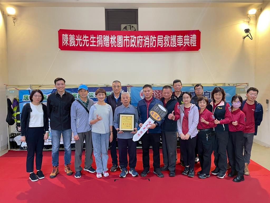 熱心民眾默默行善 桃園大湳分隊獲贈高頂救護車