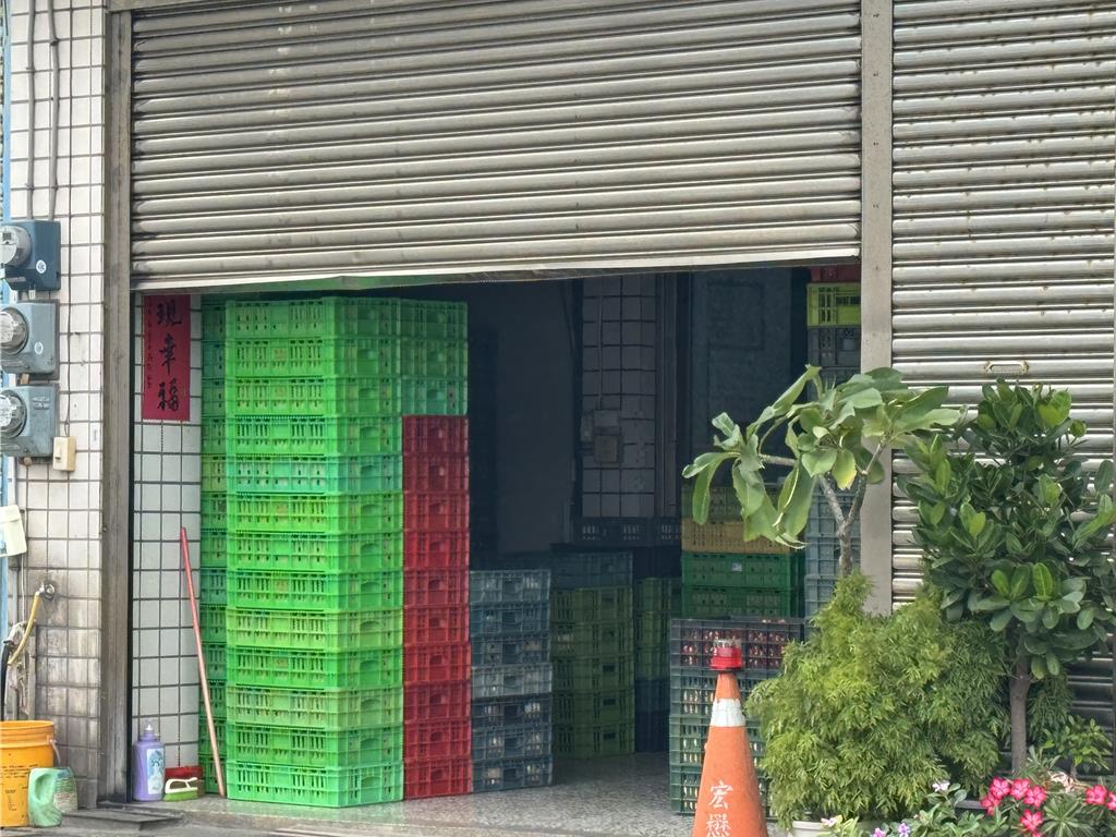 龍忠蛋行負責人20萬交保 今「鐵門半開」開放退換蛋