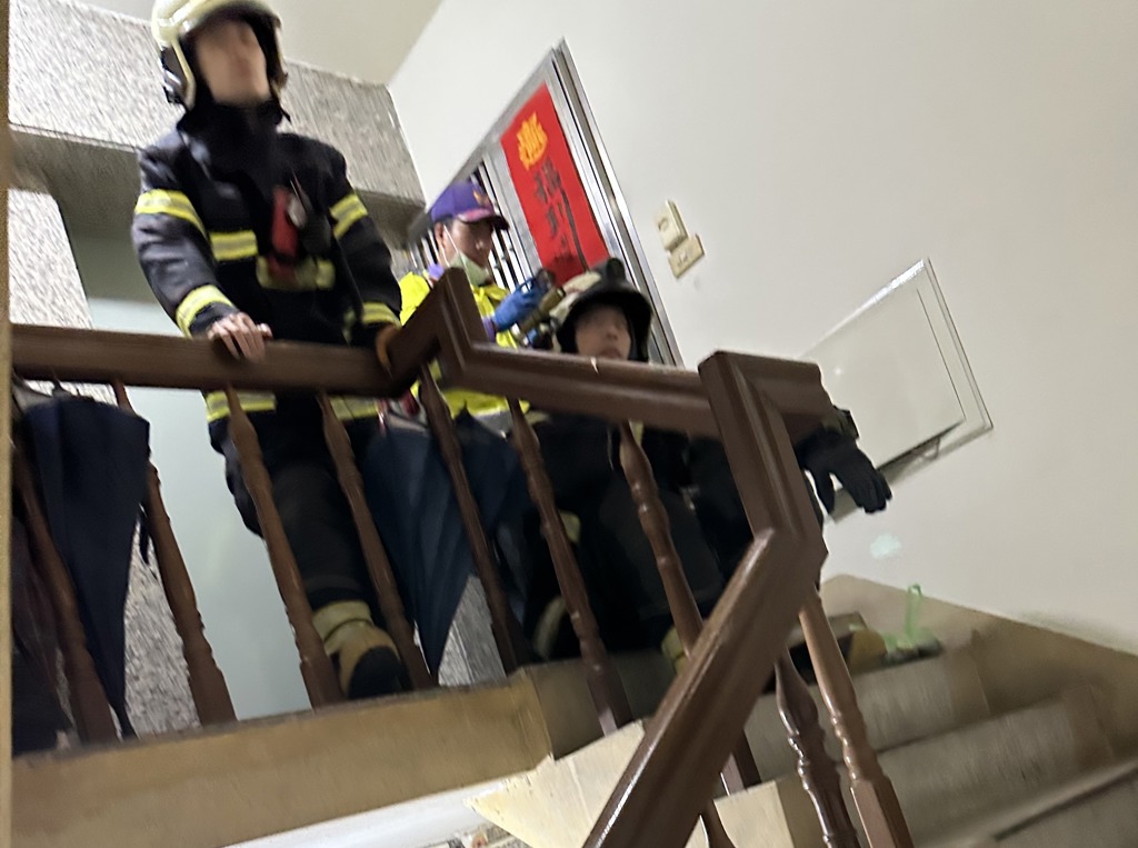 醉男開瓦斯大鬧!持榔頭頑抗 警消破門辣椒水制伏