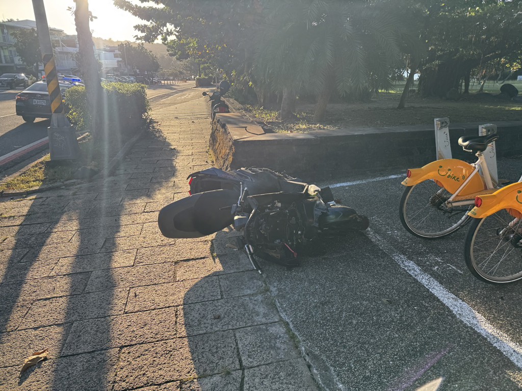 詭異車禍！恆春20歲騎士無酒駕自撞人行道亡 警查原因