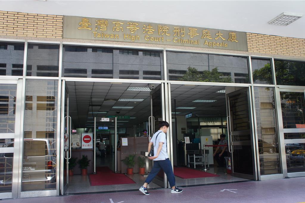 港人丁小琥共諜網 7人在押　高院今晚決定是否羈押