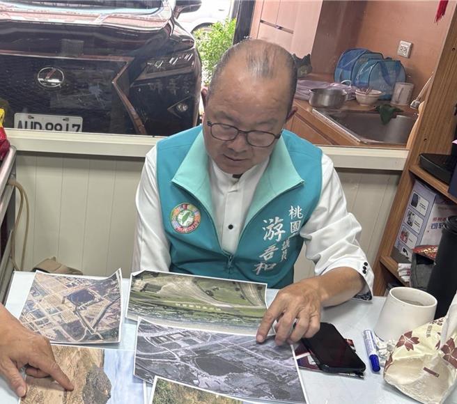 民進黨桃園市議員游吾和涉嫌和二女兒、三女兒共同以虛報人頭助理，或是低薪高報等方式詐領、浮報助理費超過10年，共詐得356萬餘元，桃園地檢署今天依貪汙、偽造文書等罪起訴。在押的游今天剛好議會總質詢，改由書面質詢。（本報資料照片）