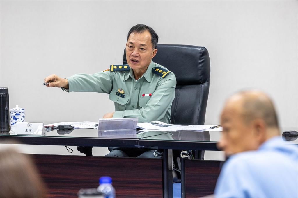 國防部副部長鍾樹明主持營改基金會議 落實官兵照顧