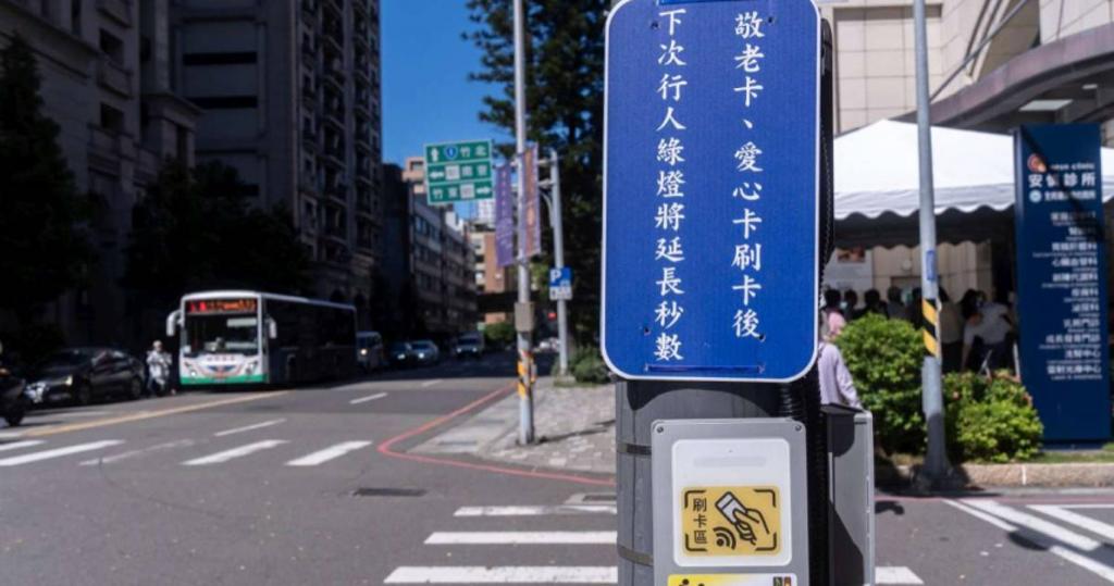 這縣市過馬路驚見「刷卡區」!嗶一下延長10秒獲萬人好評