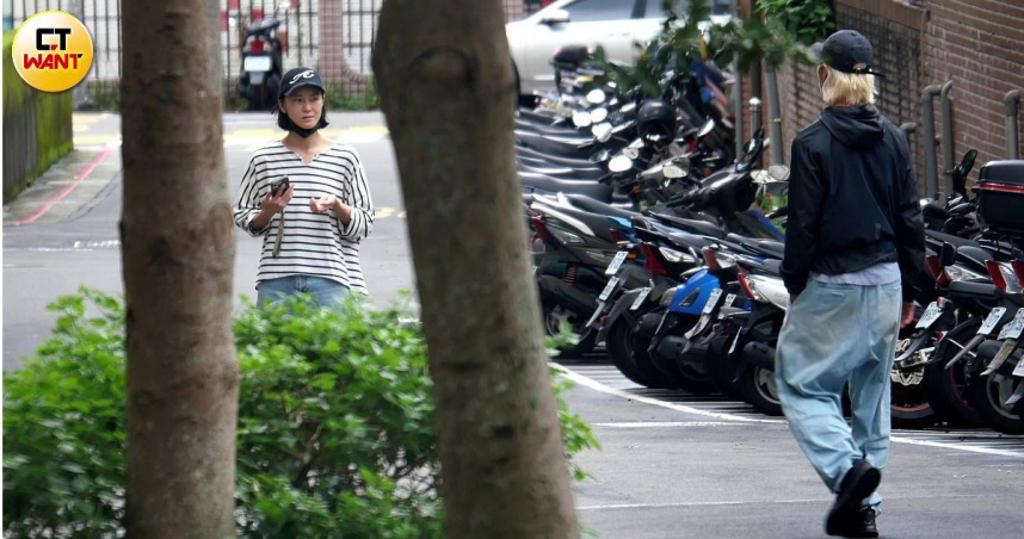 直擊》鍾瑶熱戀「半圈外」對象曝光　牽手攝影師Kair吃素食