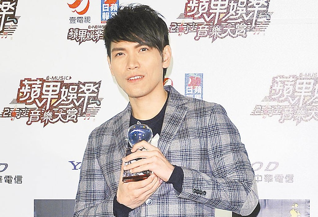 楊宗緯返台當社區主委爆爭議！全家遭控惡鄰「隨地便溺」 