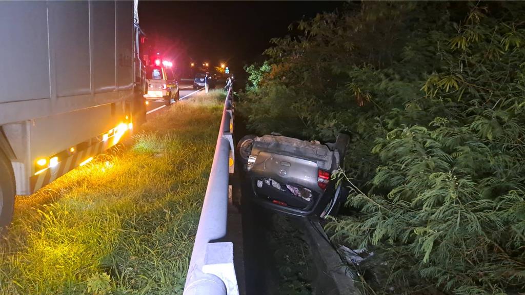 台東台11線離奇車禍！小客車翻覆 駕駛「去向成謎」