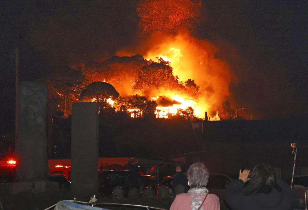 九州大火燒16小時難撲滅 毀170建築 自衛隊直升機加入滅火