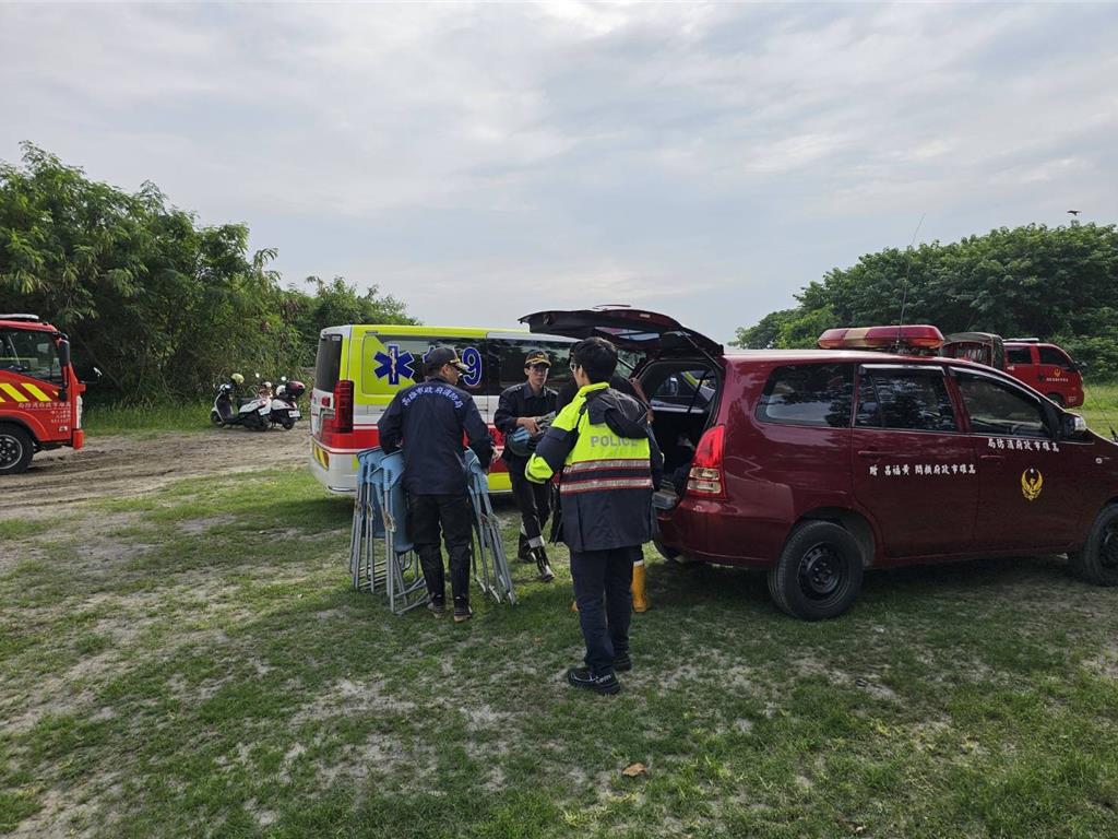 高雄67歲翁外出釣魚失聯！機車留高屏溪畔 警消全力搜索