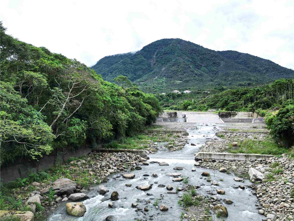 牛稠溪整治耗資1.7億 嘉縣觀音瀑布風華再現