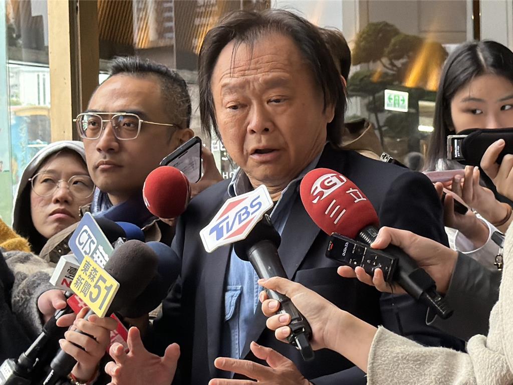 選桃園獲王世堅肯定   何志偉：謝謝世間從從容容的鼓勵