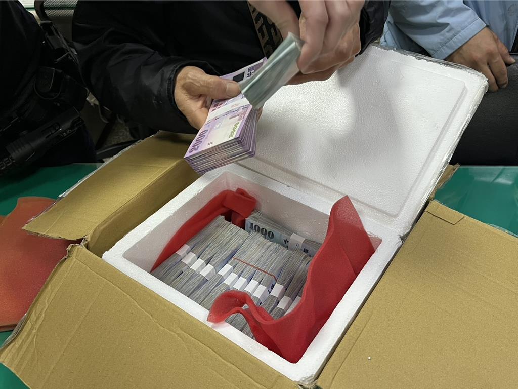 澎湖女「200萬元現金裝箱」寄詐騙集團　警即時追回