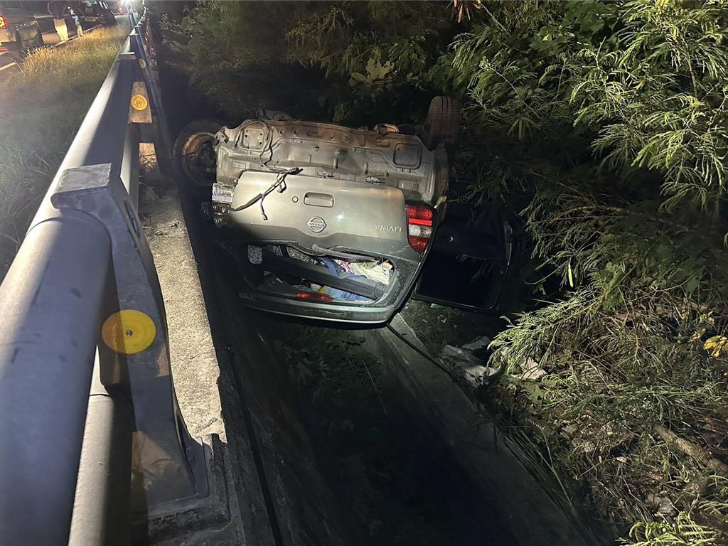 台11線翻車無人影　酒駕女「搭車跑了」警追到案