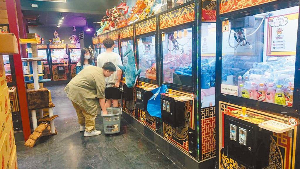 新北夾娃娃機管理擬鬆綁 夜市、百貨商場可距國中小50公尺