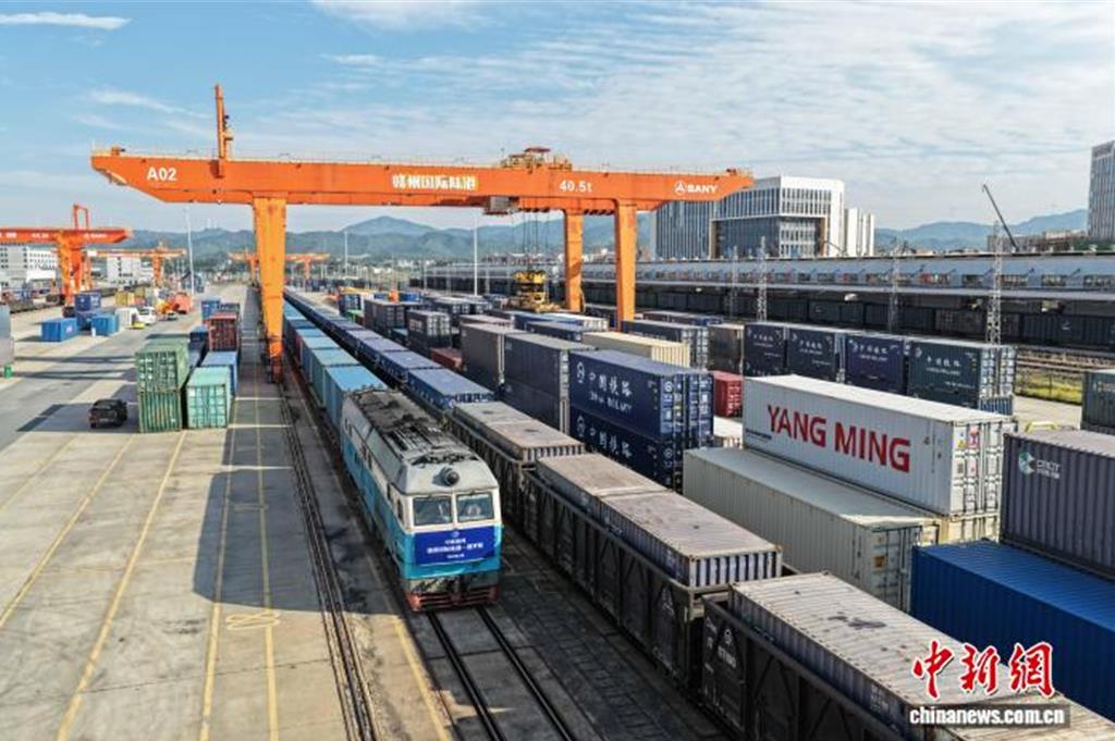 江西中歐班列開行十年 「鋼鐵駝隊」助打造內陸改革開放