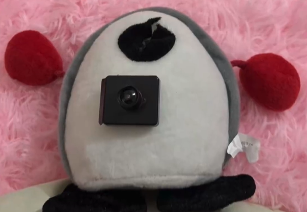 孩子狂摳眼睛!網購玩偶竟藏針孔 網嚇壞:防不勝防