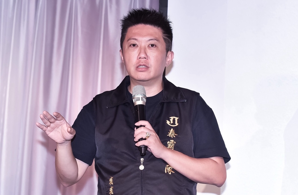 網紅「賓賓哥」道歉了！擅自開直播拍國中生 校長痛罵制止