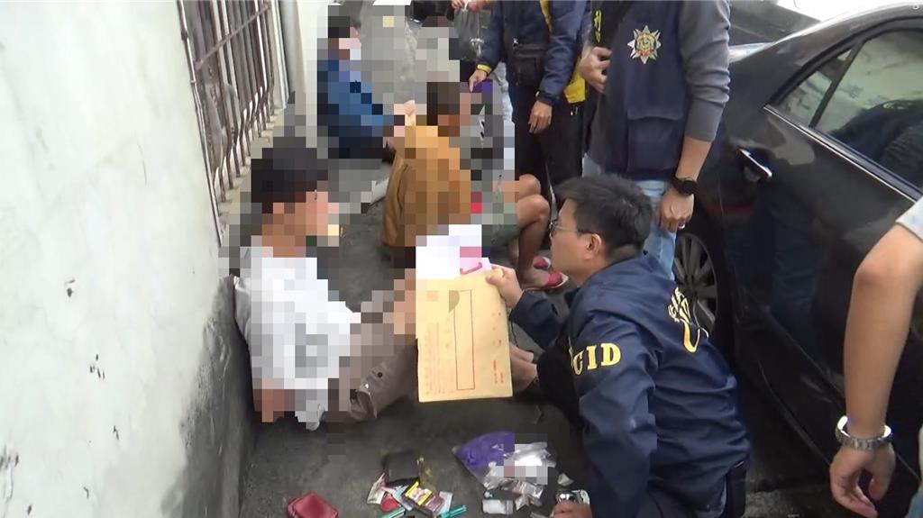 又是毒駕！撞飛停等機車釀1死2傷  吸毒男肇逃依殺人罪送辦