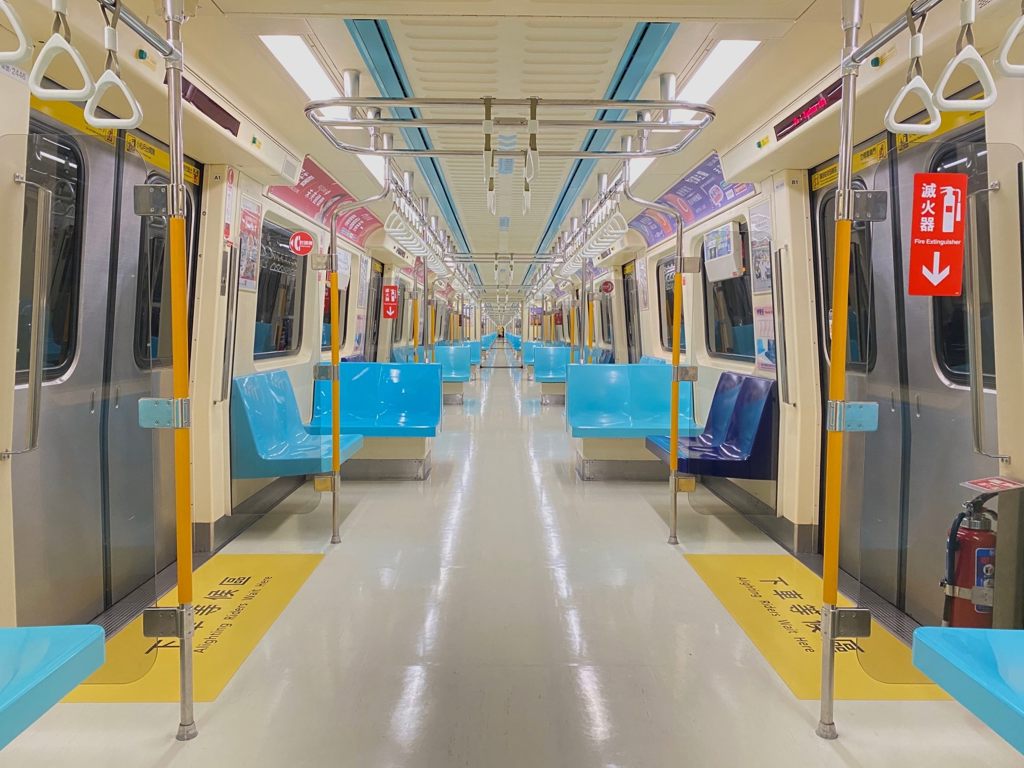 北捷優化車廂挨轟 她見危險一幕嚇壞 網：意圖使人摔倒