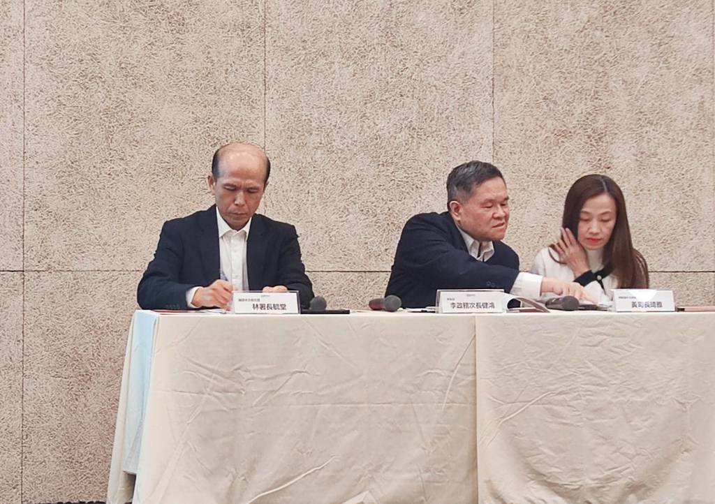 空服員抱病上班過世！勞動部推病假新制：10天不得不利處分