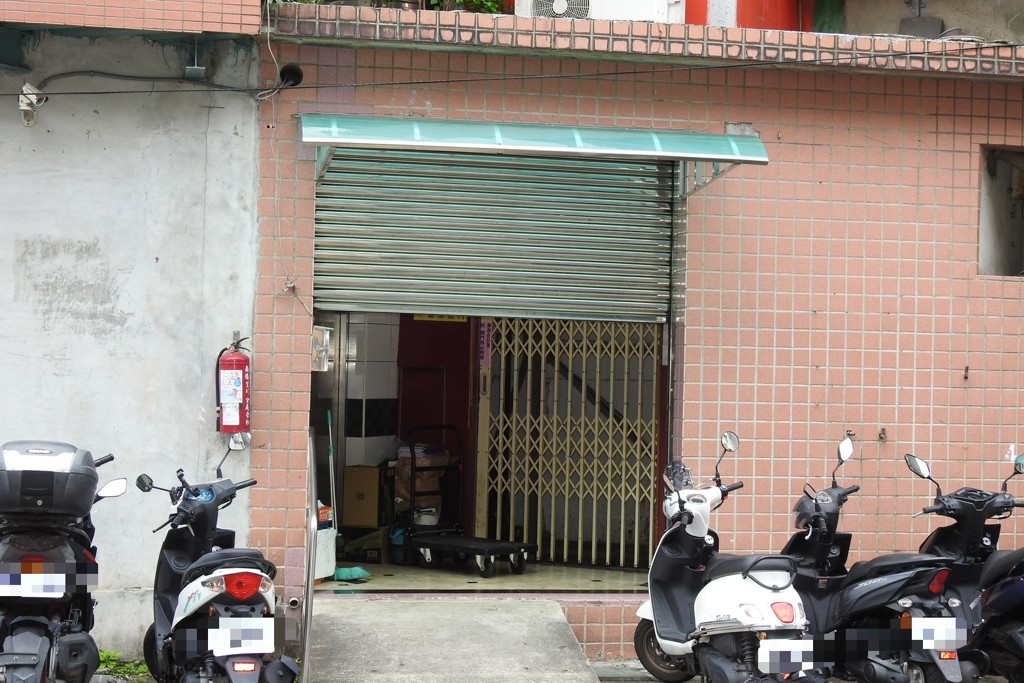 5樓搬貨未注意「貨梯沒來」 三重61歲男墜電梯井送醫搶救