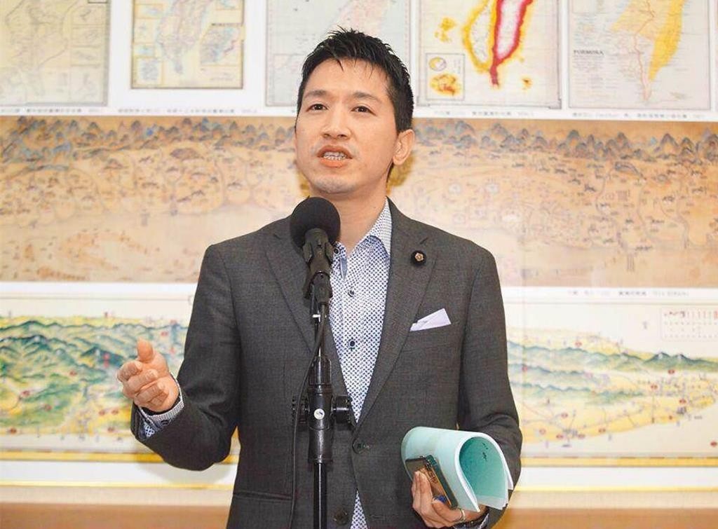 王世堅公開力挺何志偉「上場」 何志偉對此作出回應