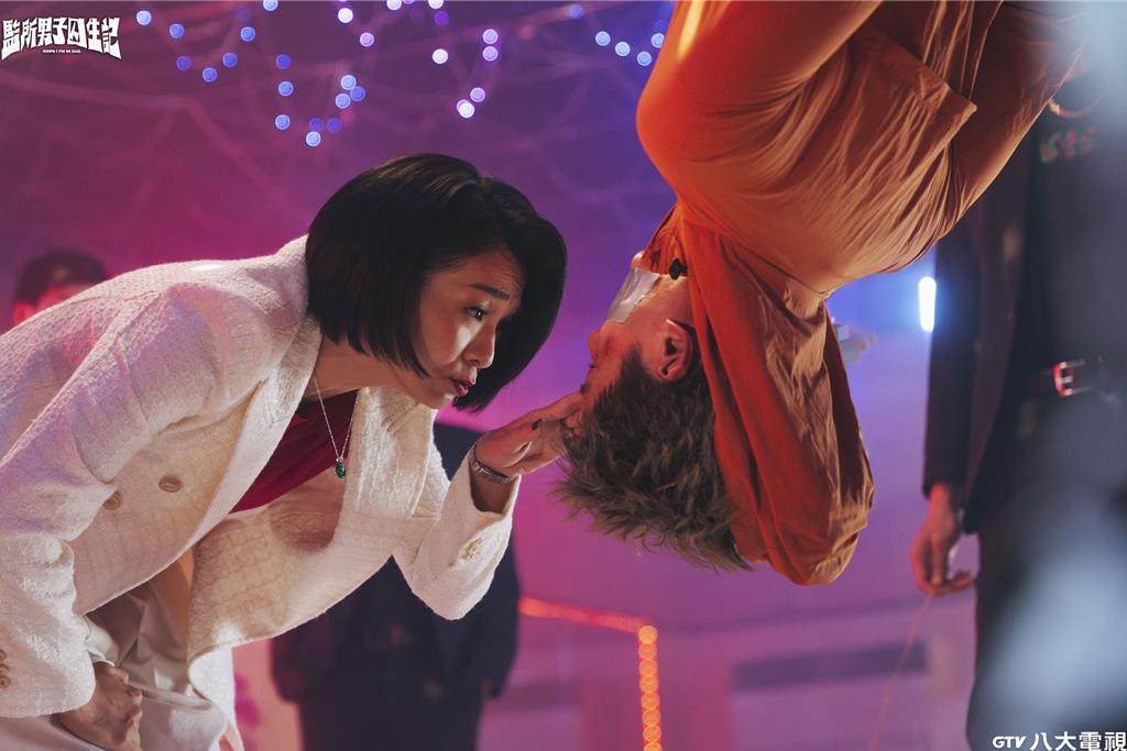 黑幫大姐頭其實是學霸！陳雪甄將他倒吊動私刑：緊張到冒汗