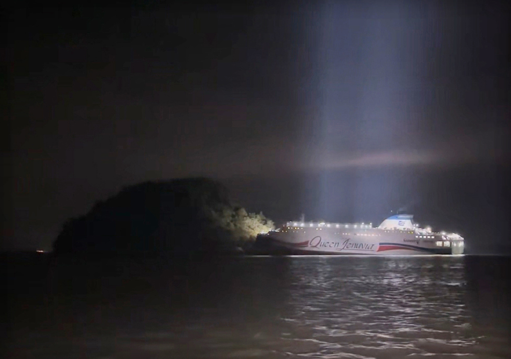 南韓渡輪離譜險釀海難!大副滑手機 舵手沒看 航管未察