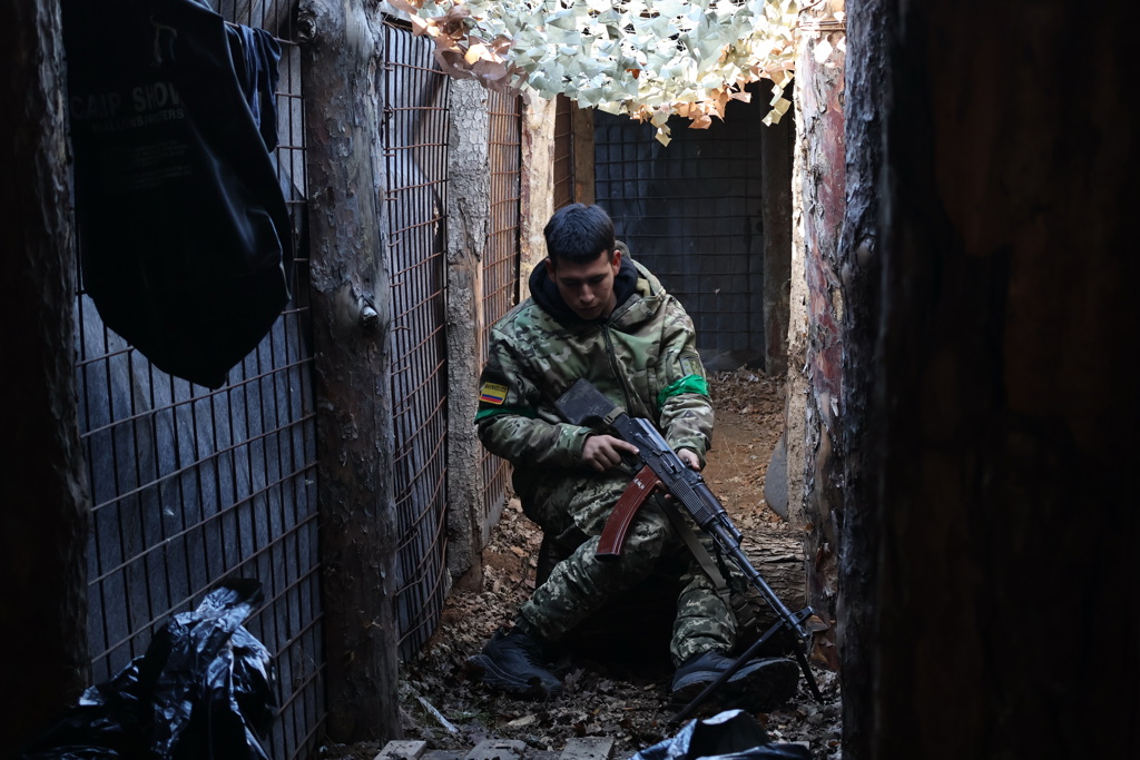 假旗操作、軍工利益與政治敘事：烏戰如何牽動歐美內部危機